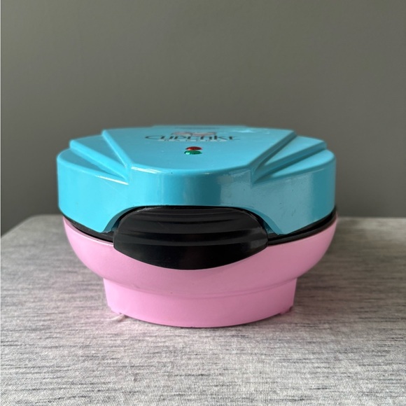 Nostalgia mini cupcake maker. Working condition - Picture 2 of 4